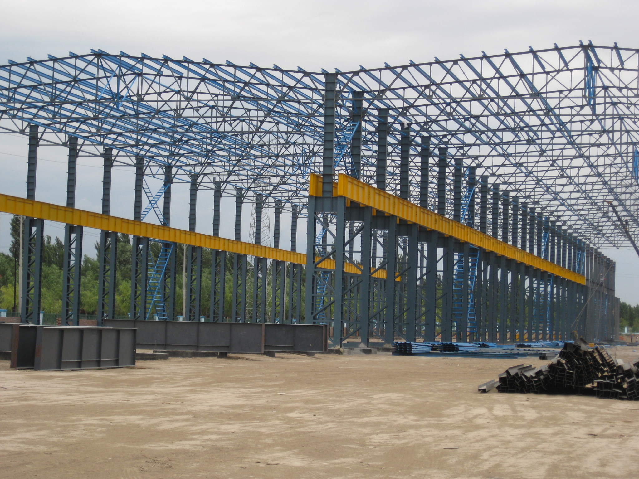 Prefabricated steel structure plant for the rapid loading steel industry